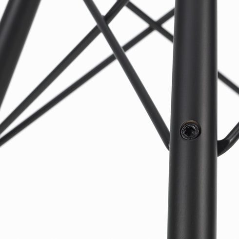 Cadeira de Braços Plástica Eames DAW / Base Ácer Preto